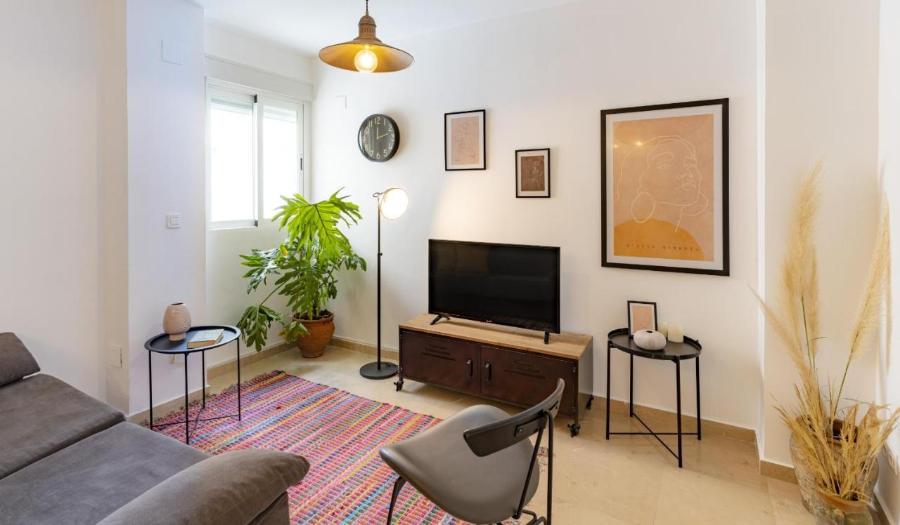 Mariana & Ganivet - Hostatel Apartament